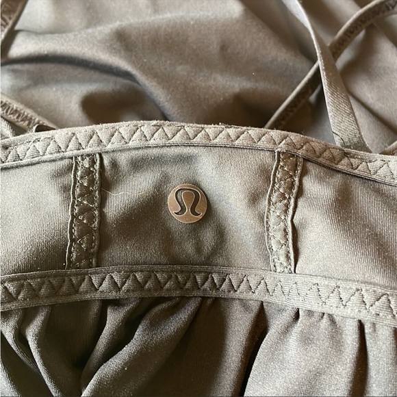 Lululemon Womens Black Sleeveless Cross
Back Pullover Sports Bra Tank Top - Picture 5 of 6